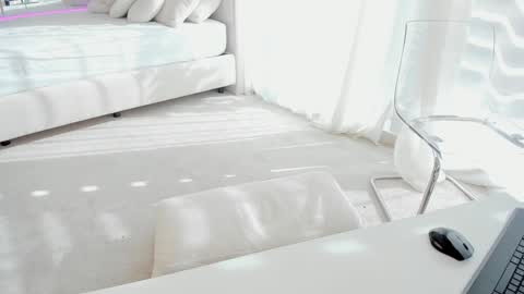 miss_diamond__ online show from October 17, 2025, 7:44 am