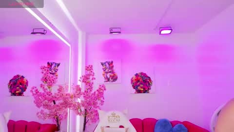 Snapshot of miss_dolly1 chatting on February 24, 2025, 12:05 pm Melanie online show from February 24, 2025, 12:05 pm