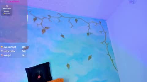 miss_evans_ online show from September 23, 2025, 11:13 am