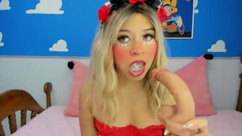 Snapshot of miss_evolet chatting on October 7, 2025, 11:07 am Evoleth online show from October 7, 2025, 11:07 am