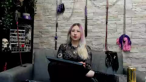 Snapshot of miss_kaz chatting on August 5, 2026, 12:57 am Kaz online show from August 5, 2026, 12:57 am