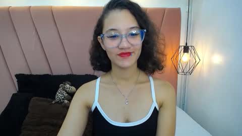 mia online show from October 17, 2025, 12:08 pm