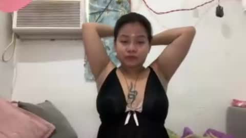 Snapshot of miss_peachyxxx chatting on July 13, 2026, 8:17 am Lyn online show from July 13, 2026, 8:17 am