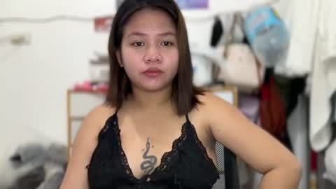 Snapshot of miss_peachyxxx chatting on July 30, 2026, 5:50 am Lyn online show from July 30, 2026, 5:50 am