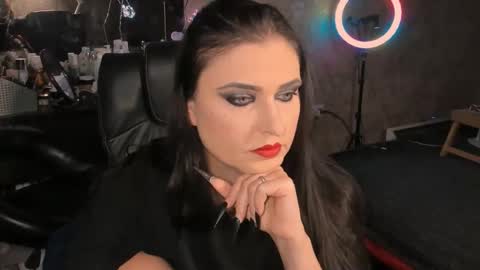 Leya online show from September 28, 2025, 8:47 pm