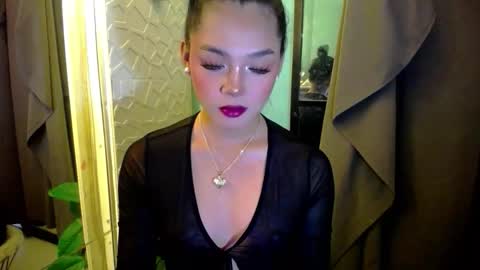 Snapshot of miss_precious_xx chatting on May 9, 2026, 12:32 pm Precious online show from May 9, 2026, 12:32 pm