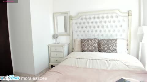 Zoee     online show from December 5, 2024, 4:01 pm