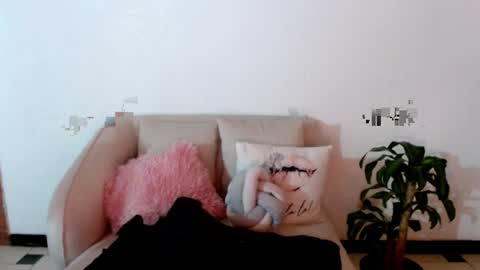 Sophie online show from April 10, 2026, 2:06 am