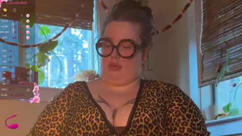 Snapshot of missbika chatting on January 2, 2025, 10:22 pm Miss Bika online show from January 2, 2025, 10:22 pm