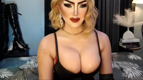 Snapshot of misschannel4sub chatting on October 28, 2025, 9:50 pm PRIESTESS CHANNEL online show from October 28, 2025, 9:50 pm
