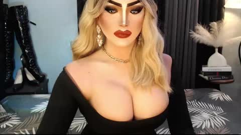 Snapshot of misschannel4sub chatting on November 14, 2025, 4:49 pm PRIESTESS CHANNEL online show from November 14, 2025, 4:49 pm