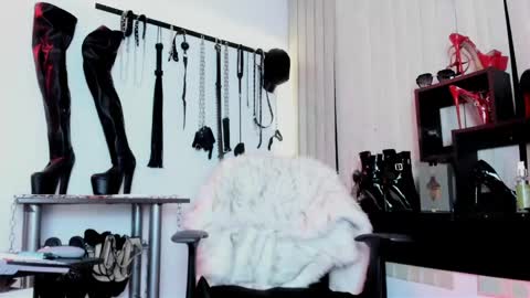 Snapshot of missdarklady chatting on May 1, 2026, 12:37 am Missdarklady online show from May 1, 2026, 12:37 am