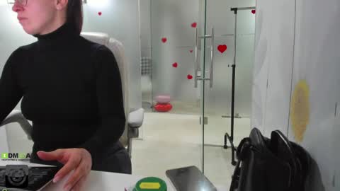 Miss Domina online show from April 3, 2026, 2:42 am