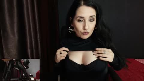 Miss online show from October 1, 2025, 10:38 pm