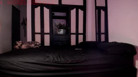 Miss Elisse H. online show from November 12, 2025, 5:13 pm