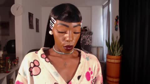 Emilie Diaz online show from April 17, 2026, 4:54 pm