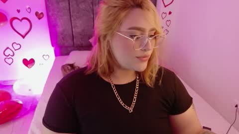 missevans_ online show from February 16, 2026, 6:59 pm