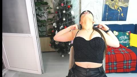 Snapshot of misslauraslim chatting on January 17, 2025, 6:36 am MissLaura online show from January 17, 2025, 6:36 am