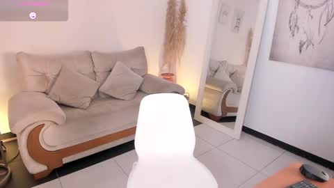 Snapshot of misslinda_ chatting on April 23, 2026, 8:44 pm Linda online show from April 23, 2026, 8:44 pm