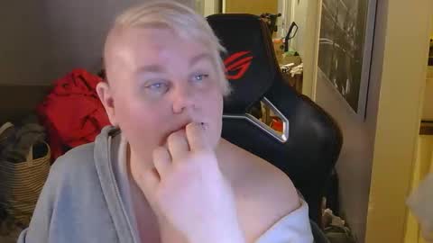 Snapshot of misslj90 chatting on April 14, 2026, 9:10 pm misslj90 online show from April 14, 2026, 9:10 pm