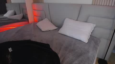 Miss Loise online show from December 4, 2025, 3:49 am