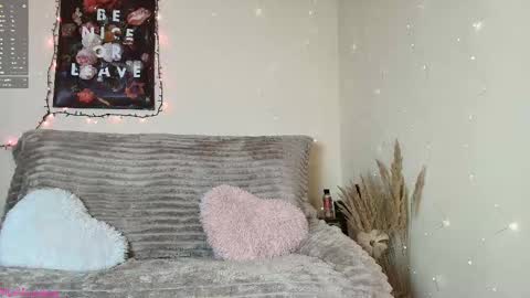  Vi  online show from December 1, 2025, 9:09 pm