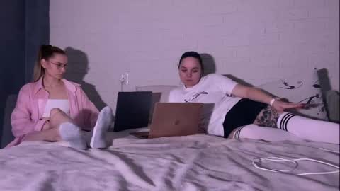 missmiroslava online show from April 12, 2026, 5:29 pm