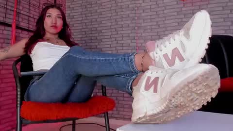 Snapshot of missnix_ chatting on May 5, 2026, 3:31 pm Alana online show from May 5, 2026, 3:31 pm