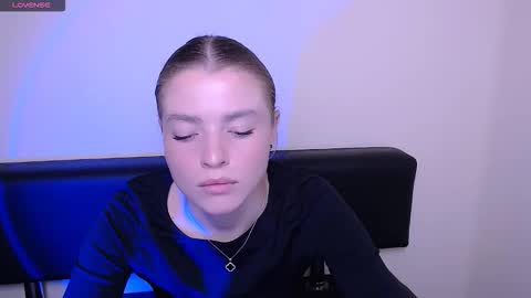 Olivia online show from October 28, 2025, 1:58 pm