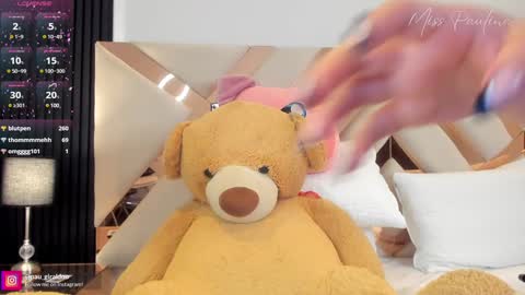 Snapshot of misspaulina__ chatting on February 1, 2025, 5:39 am Pau Giraldo online show from February 1, 2025, 5:39 am