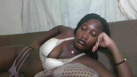 pretty gal online show from October 30, 2025, 11:33 am