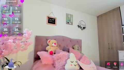 ... Independent model online show from September 24, 2025, 4:49 am