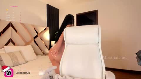 Fernanda Davila online show from December 15, 2025, 10:03 pm