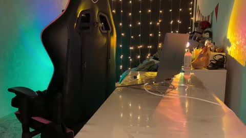 misswishh online show from April 18, 2026, 7:58 pm