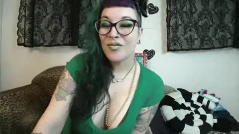 Snapshot of missy_dee chatting on March 18, 2026, 5:32 am Missy Dee online show from March 18, 2026, 5:32 am