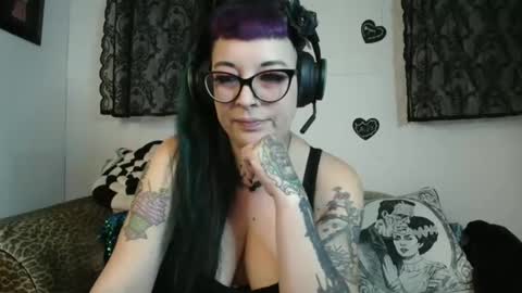 Snapshot of missy_dee chatting on April 22, 2026, 6:49 am Missy Dee online show from April 22, 2026, 6:49 am
