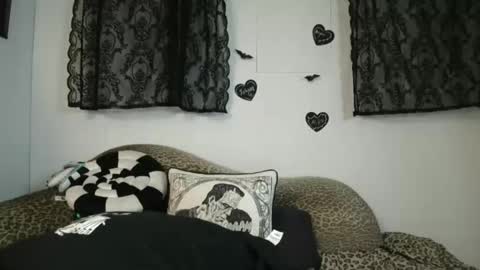 Snapshot of missy_dee chatting on May 15, 2026, 8:54 am Missy Dee online show from May 15, 2026, 8:54 am