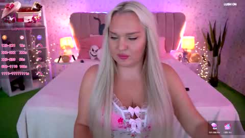  Amely  online show from October 22, 2025, 3:12 pm