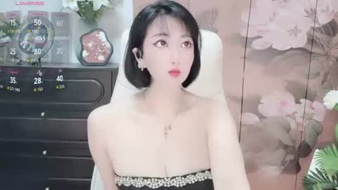 Snapshot of mist_lili chatting on June 15, 2026, 1:24 pm Mist Lili online show from June 15, 2026, 1:24 pm