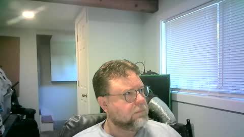 Snapshot of mister_happy567 chatting on June 15, 2026, 4:09 pm Mr. Happy online show from June 15, 2026, 4:09 pm