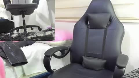 mistress_findom online show from September 19, 2025, 6:19 pm