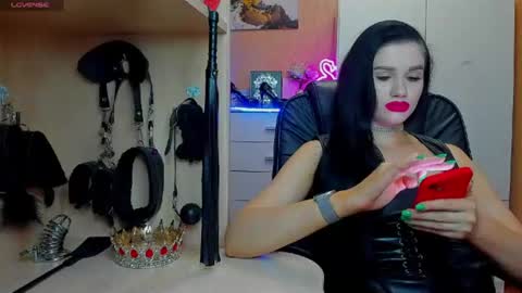 Snapshot of mistress_kristi chatting on June 25, 2026, 8:13 pm Mistress Kristi online show from June 25, 2026, 8:13 pm