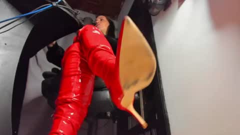 Snapshot of mistressanna_ chatting on July 16, 2026, 1:22 am Mistress Anna Alves online show from July 16, 2026, 1:22 am