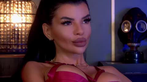 Elenia online show from September 16, 2025, 8:15 am