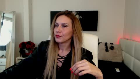 MistressEvelyn  online show from January 18, 2025, 7:49 am