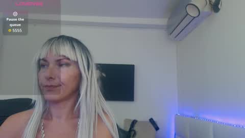 MistressEvelyn  online show from September 27, 2025, 7:19 pm