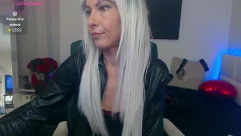 MistressEvelyn  online show from September 30, 2025, 7:13 am