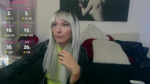 MistressEvelyn  online show from October 16, 2025, 7:42 am