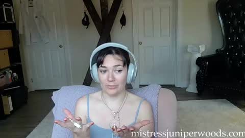 Snapshot of mistressjuniper chatting on November 13, 2025, 5:34 pm Mistress June online show from November 13, 2025, 5:34 pm