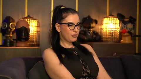 Snapshot of mistresskellykent chatting on April 18, 2026, 7:58 pm Mistress Kelly online show from April 18, 2026, 7:58 pm